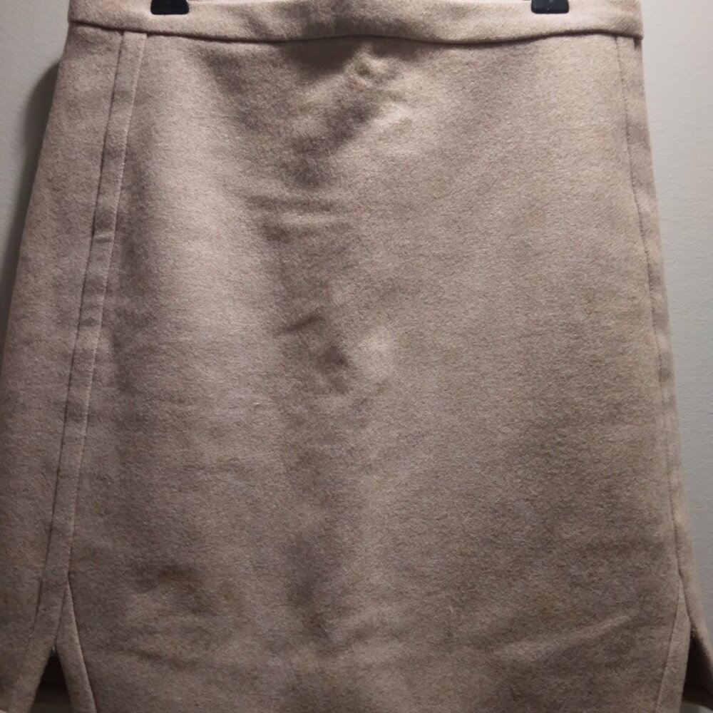 SEXY MINI SKIRT COLOR: BEIGE SIZE: 0 BY: J.CREW
